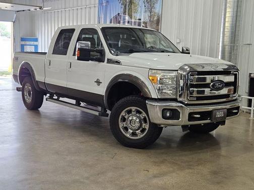 White 2015 Ford F-250 Lariat