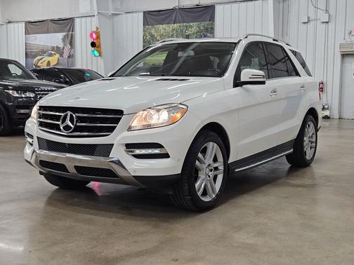 White 2015 Mercedes-Benz M-Class SUV