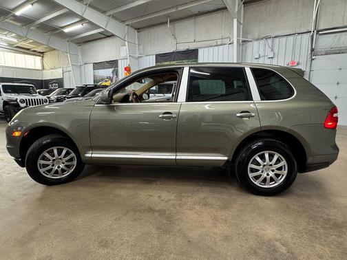2009 Porsche Cayenne Base (Tiptronic)