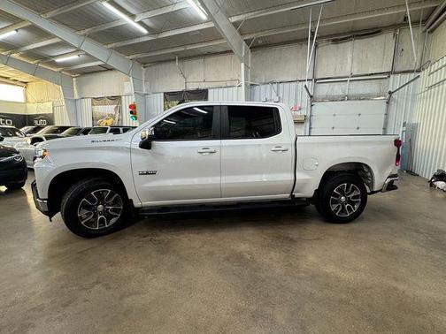 Iridescent Pearl Tricoat 2021 Chevrolet Silverado 1500 LT