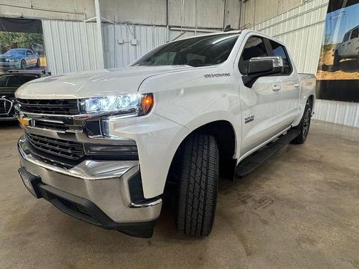 Iridescent Pearl Tricoat 2021 Chevrolet Silverado 1500 LT