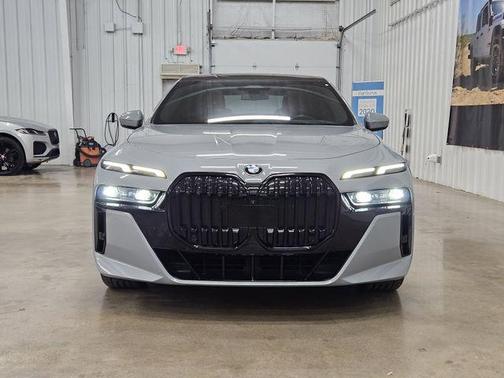 Brooklyn Grey Metallic 2023 BMW 740 i