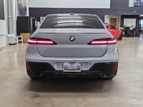 Brooklyn Grey Metallic 2023 BMW 740 i