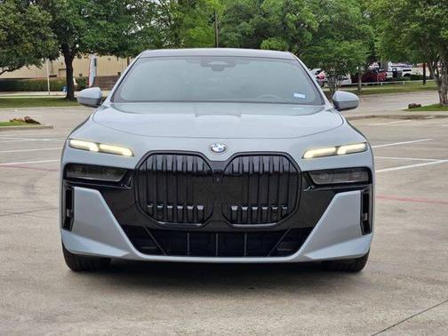 Brooklyn Grey Metallic 2023 BMW 740 i