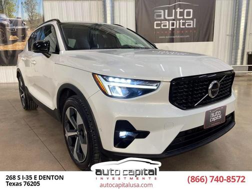 2024 Volvo XC40 B5 Plus Dark Theme