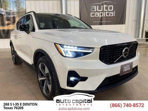 Crystal White Metallic 2024 Volvo XC40 B5 Plus Dark Theme