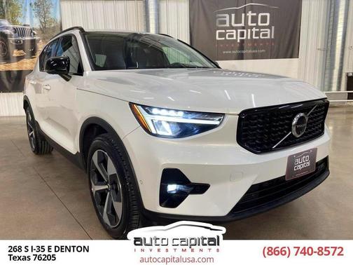 2024 Volvo XC40 B5 Plus Dark Theme