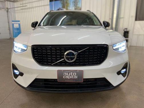 2024 Volvo XC40 B5 Plus Dark Theme