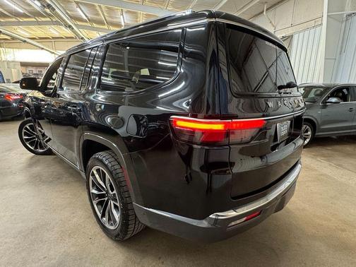 2022 Jeep Wagoneer Series III 4x2