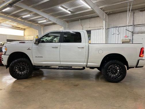 2023 RAM 2500 Laramie Crew Cab 4x4 6'4' Box