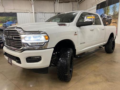 2023 RAM 2500 Laramie Crew Cab 4x4 6'4' Box