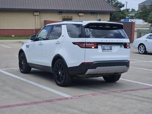 White 2018 Land Rover Discovery HSE LUXURY