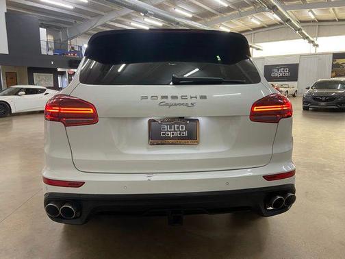 2016 Porsche Cayenne Cayenne