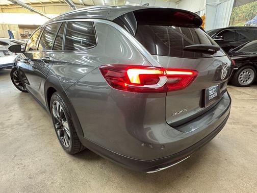 2018 Buick Regal TourX Essence