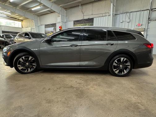 2018 Buick Regal TourX Essence