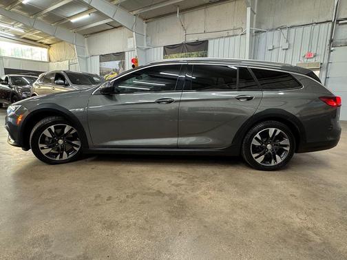 2018 Buick Regal TourX Essence