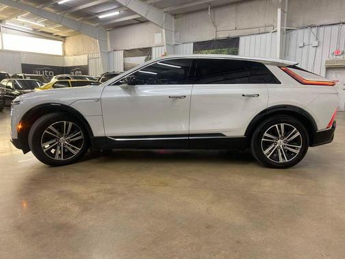 2024 Cadillac LYRIQ Sport