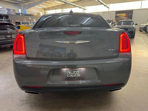 2019 Chrysler 300 S