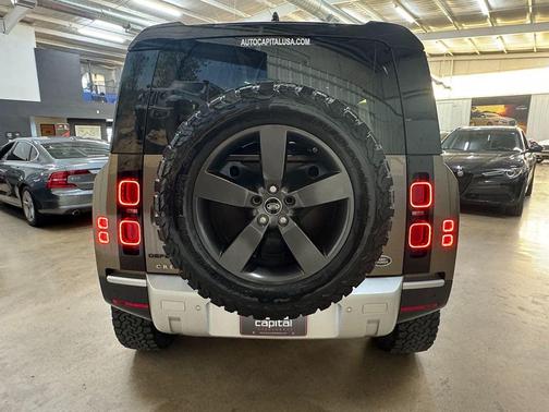 2020 Land Rover Defender 110 SE