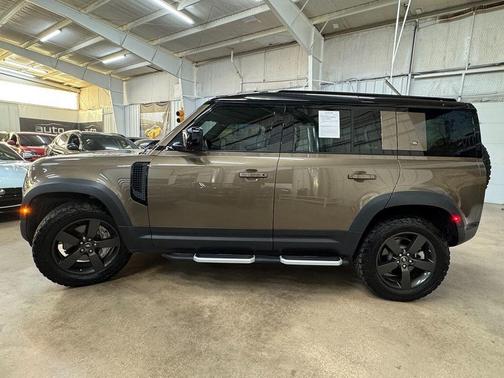2020 Land Rover Defender 110 SE
