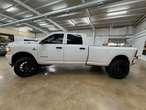 2022 RAM 3500 Tradesman Crew Cab 4x4 8' Box