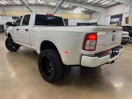 2022 RAM 3500 Tradesman Crew Cab 4x4 8' Box