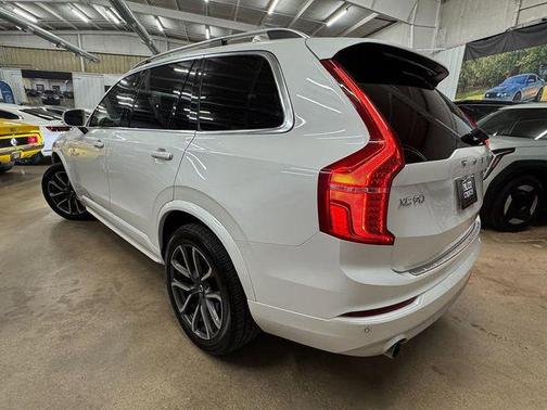 Crystal White 2018 Volvo XC90 T5 Momentum