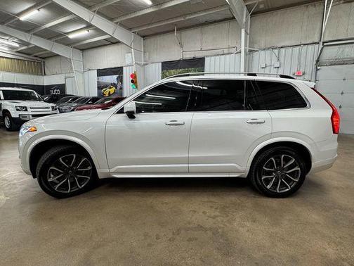 Crystal White 2018 Volvo XC90 T5 Momentum
