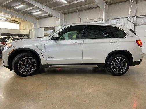 White Metallic 2018 BMW X5 eDrive xDrive40e