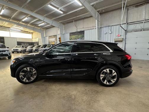 2022 Audi e-tron Premium