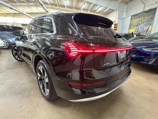 2022 Audi e-tron Premium