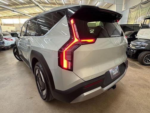 2024 Kia EV9 Light Long Range