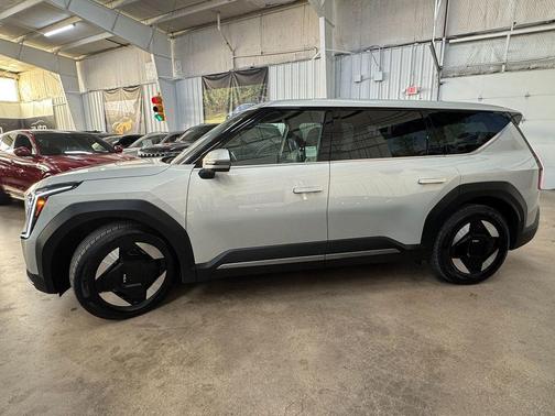 2024 Kia EV9 Light Long Range
