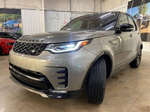 Santorini Black Metallic 2022 Land Rover Discovery P360 S R-Dynamic