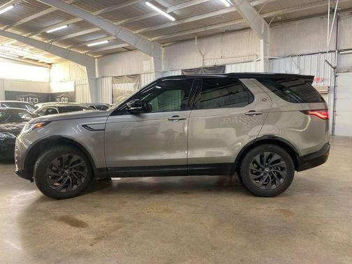 Santorini Black Metallic 2022 Land Rover Discovery P360 S R-Dynamic