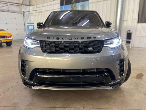 Santorini Black Metallic 2022 Land Rover Discovery P360 S R-Dynamic