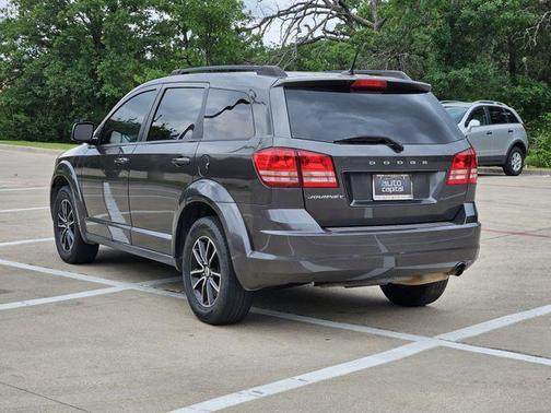 Granite Pearlcoat 2018 Dodge Journey SE