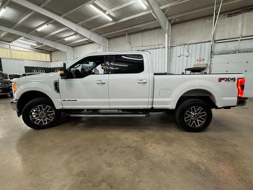 Oxford White 2019 Ford F-250 Lariat