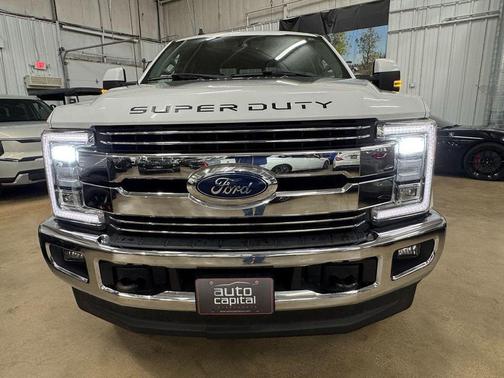 Oxford White 2019 Ford F-250 Lariat