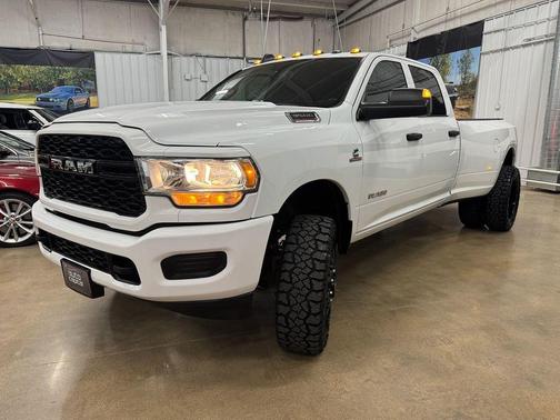 2022 RAM 3500 Tradesman Crew Cab 4x4 8' Box