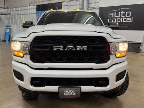 2022 RAM 3500 Tradesman Crew Cab 4x4 8' Box