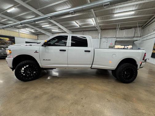 2022 RAM 3500 Tradesman Crew Cab 4x4 8' Box