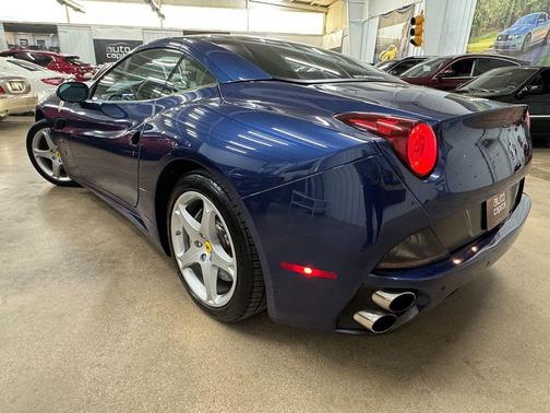 2010 Ferrari California Base