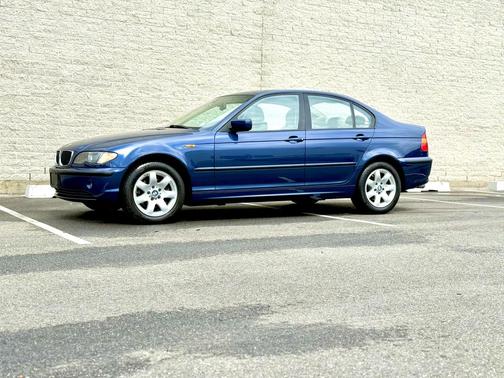 2004 BMW 325 325xi Sedan