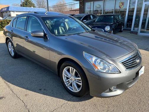 2015 INFINITI Q40 Base