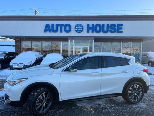 2018 INFINITI QX30 Luxury AWD 4dr Crossover