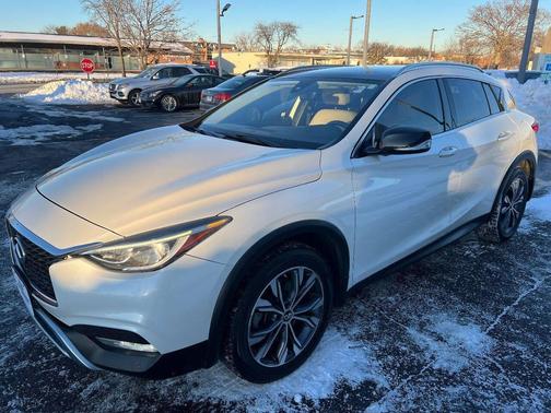 2018 INFINITI QX30 Luxury AWD 4dr Crossover