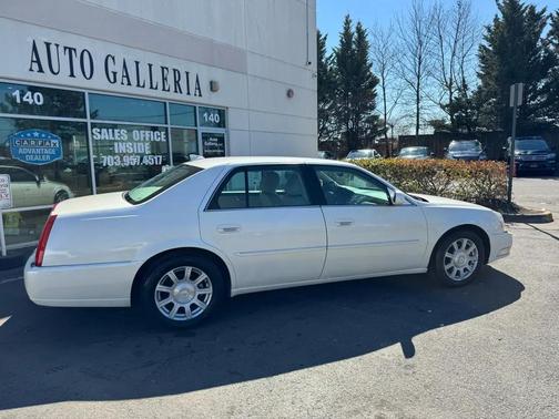 2010 Cadillac DTS Base