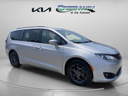 2018 Chrysler Pacifica Touring-L Plus
