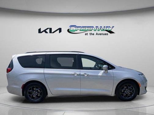 2018 Chrysler Pacifica Touring-L Plus